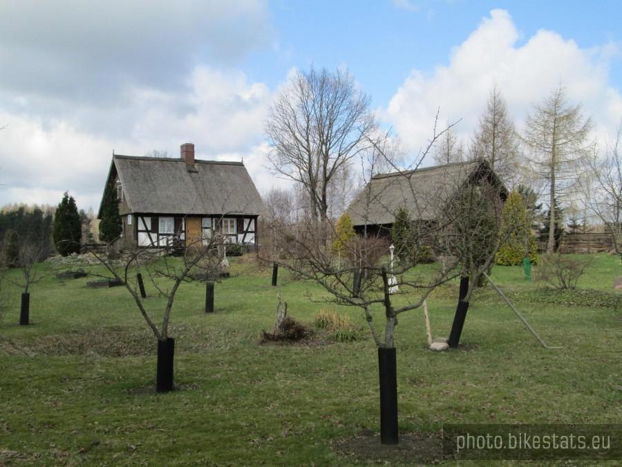 Kaszubska chata z zagrodą w Bąckiej Hucie