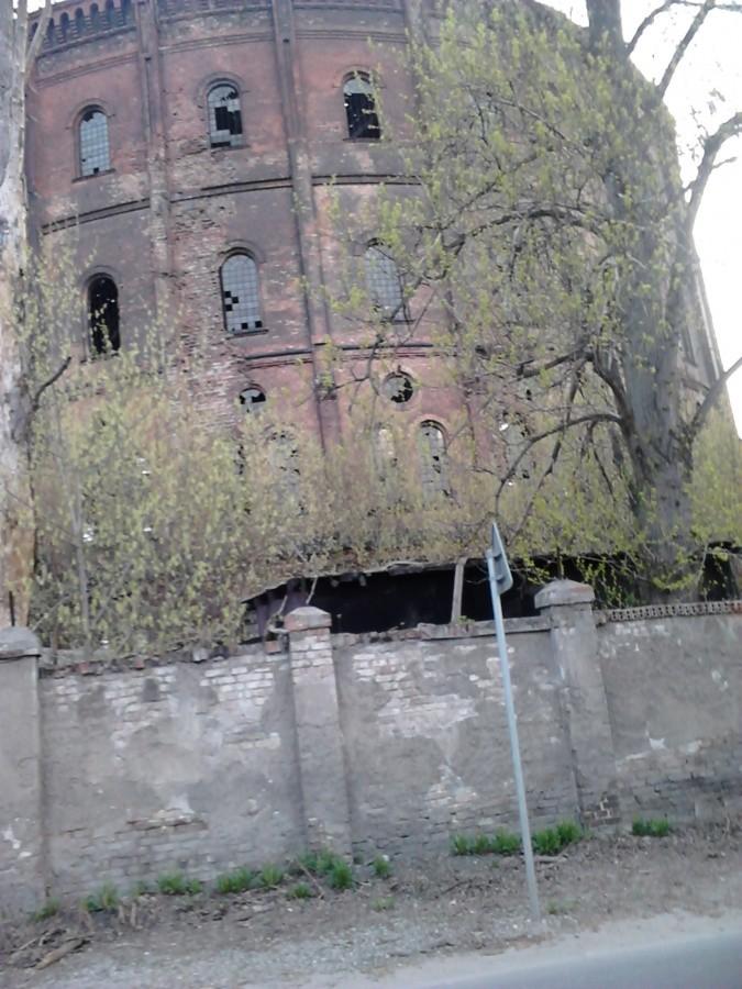Ruiny jednej z dwóch okrągłych budowli przy Prądzyńskiego