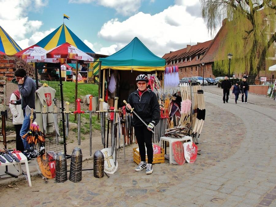 A ja stoję ze szabelką:))