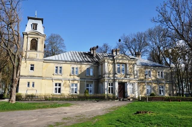 Pałac rodu Świniarskich w Bzowie, zbudowany około 1880 r.