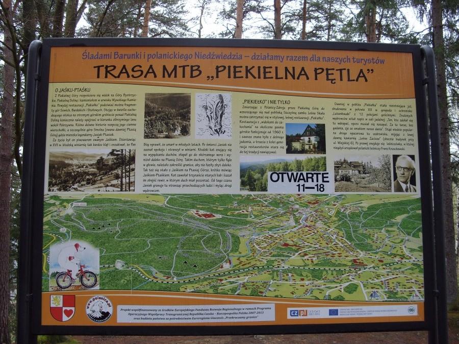 A w dalszym planie była trasa MTB Piekielna Pętla.