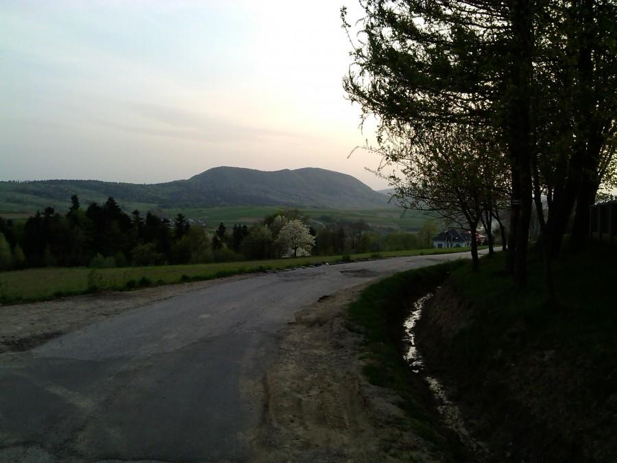 Widok na Cergową przed zjazdem do Lubatowej