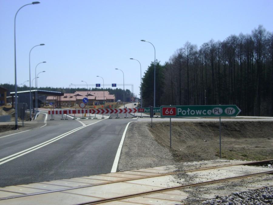 Przejście graniczne z Białorusią w Połowcach w oddali