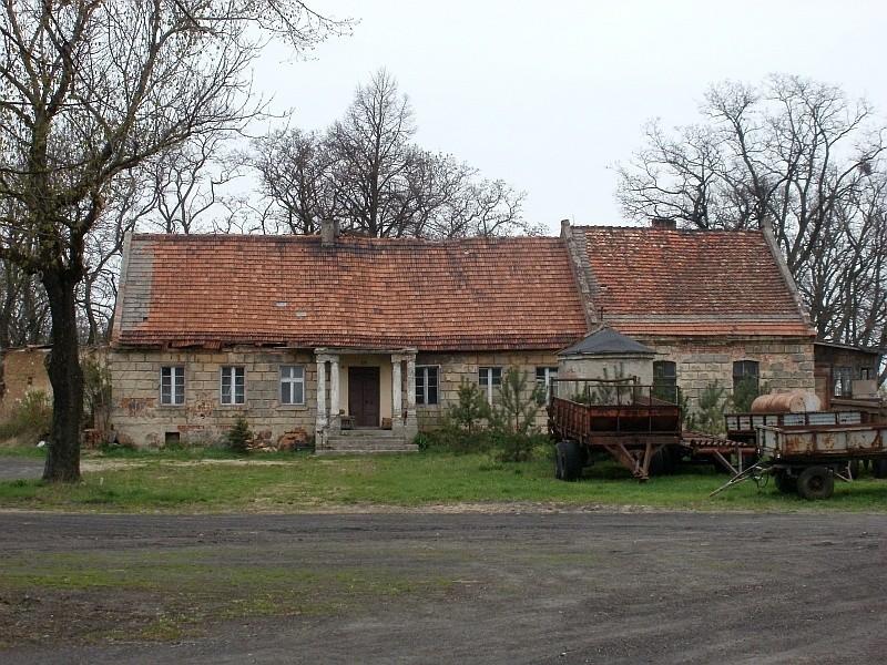 opuszczony dworek w Rzegnowie