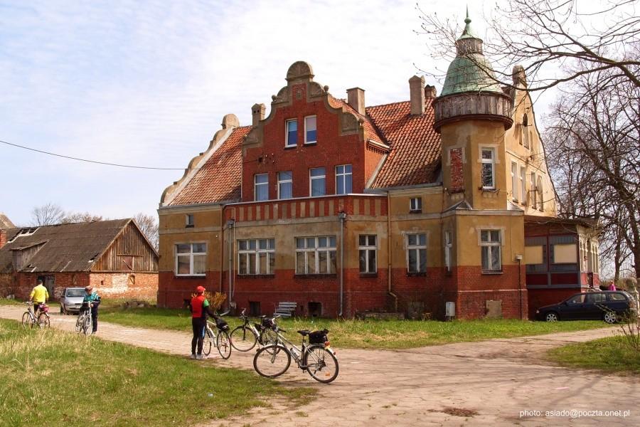 Eklektyczny dworek o romantycznej bryle z końca XIX w.-Sobieszewo