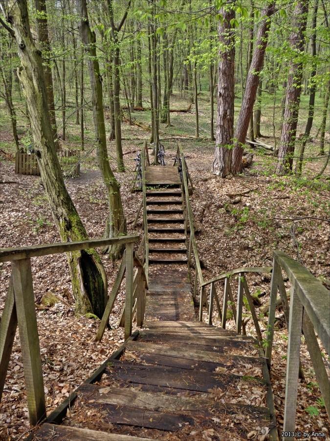 Fajnie. Lubię takie pozostałości po grodach, zamkach i innych