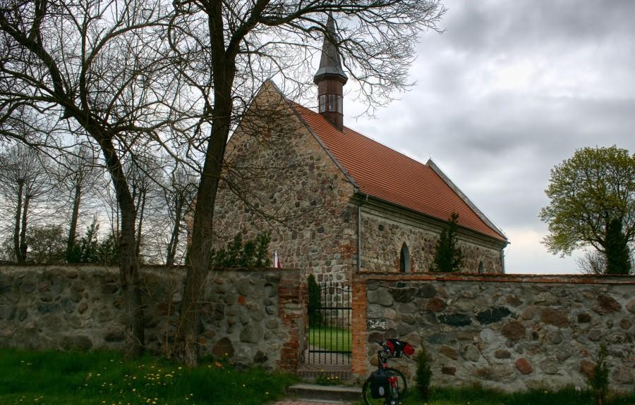 kościół pw. św. siostry Faustyny Kowalskiej w Strachocinie