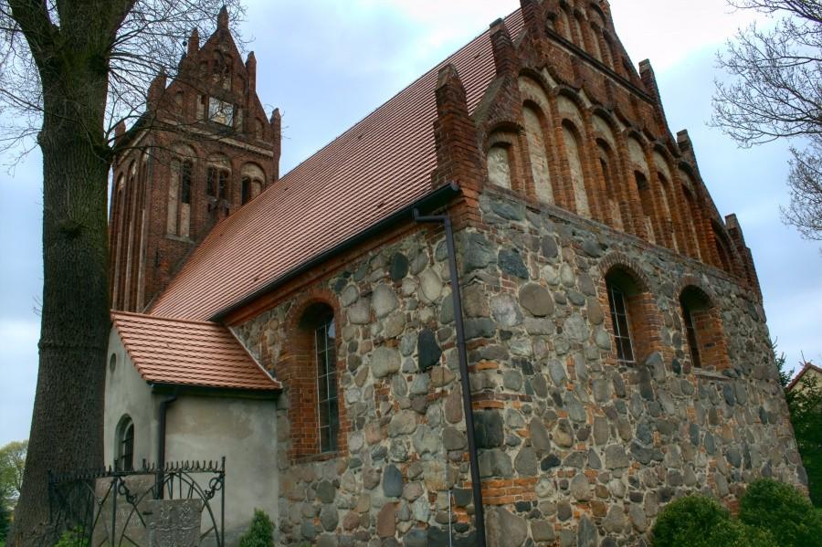 Kościół pw. Wniebowzięcia NMP w Pęzinie