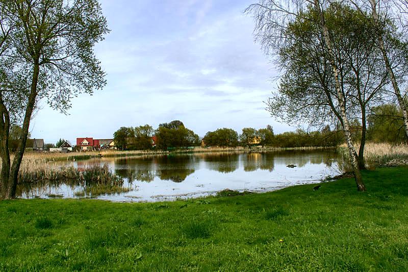 nad stawem w Grzędzicach