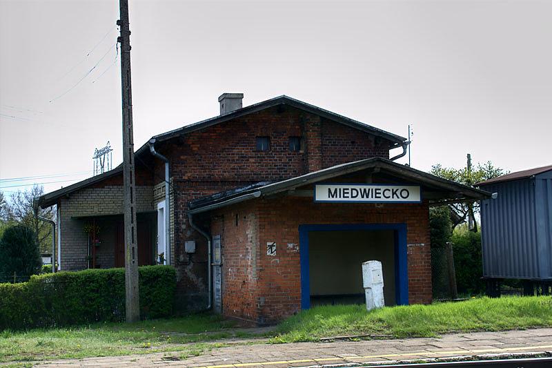 Przystanek kolejowy w Miedwiecku