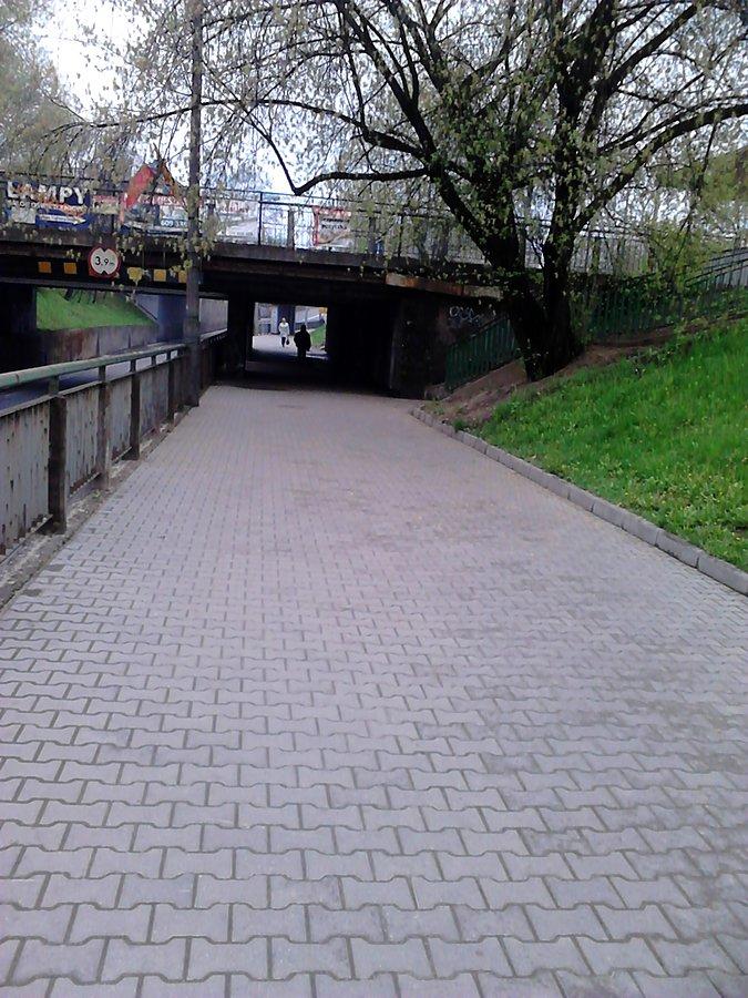 Tędy przejechałam na drugą stronę torów