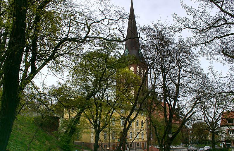 kościół pw. św. Jana. Powstał w I połowie XV wieku