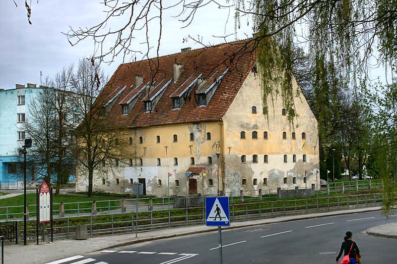 Spichlerz został zbudowany w Stargardzie w 1685 roku z cegły nad Młynówką