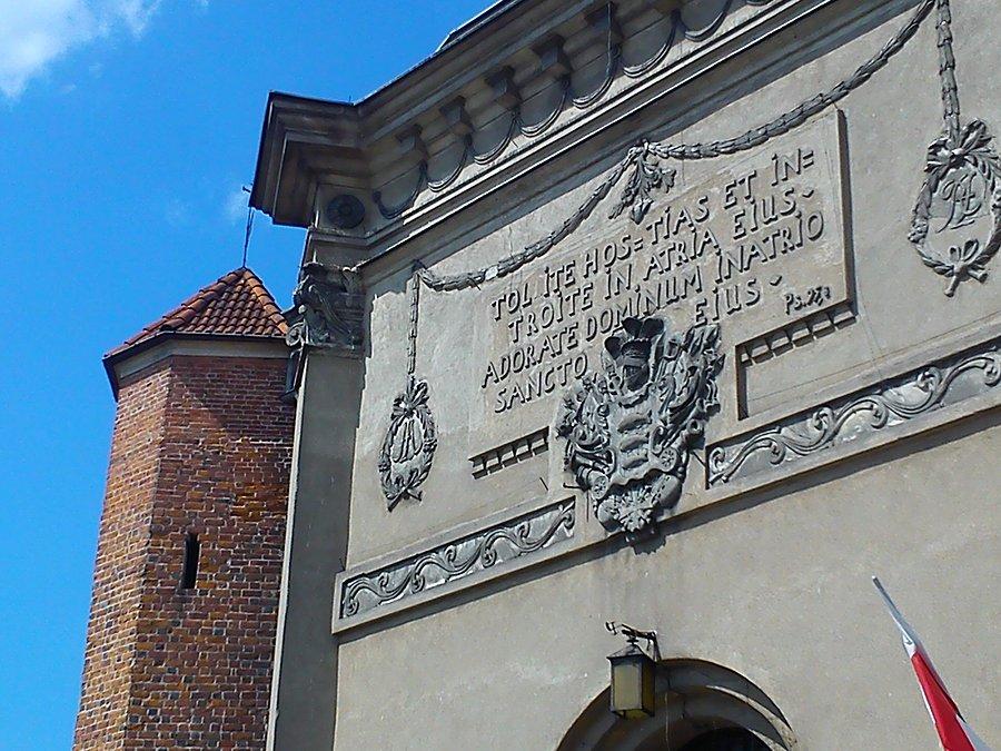 portal kościoła we Lwówku