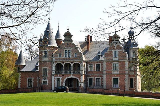 Pałac w Kobylnikach - widok frontowy - pałac zbudowany w roku 1886