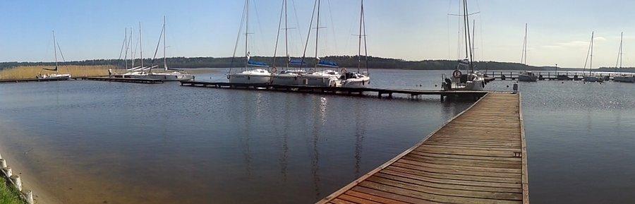 Port jachtowy, na razie pusto. W sezonie brak tu miejsc do cumowania.