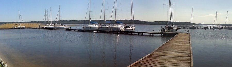 Port jachtowy, na razie pusto. W sezonie brak tu miejsc do cumowania.