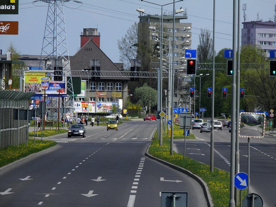 Ulica Przyjaciół Żołnierza - zdjecie z kładki nad tą ulicą.