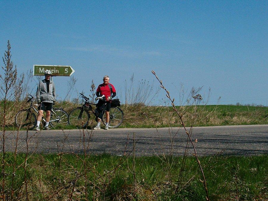 04-05-2013. Sobotnia rowerówka z Markiem. Na drodze do Sobowidza.