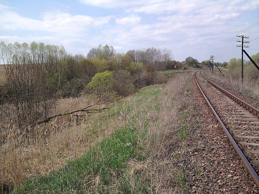 Prowadzenie roweru wzdłuż nasypu kolejowego- tego jeszcze nie było