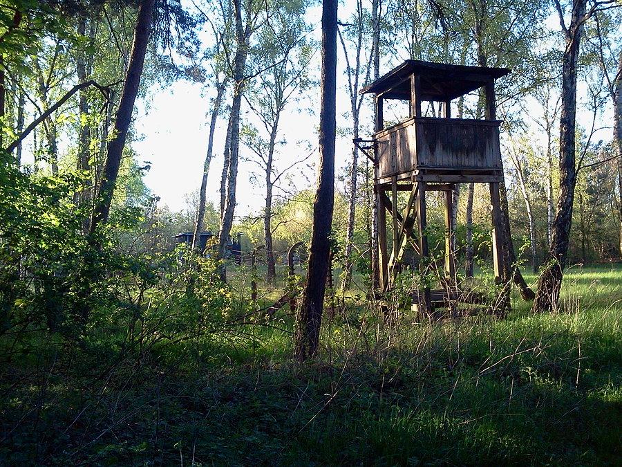 Wieża wartownicza przy wejściu do strefy B