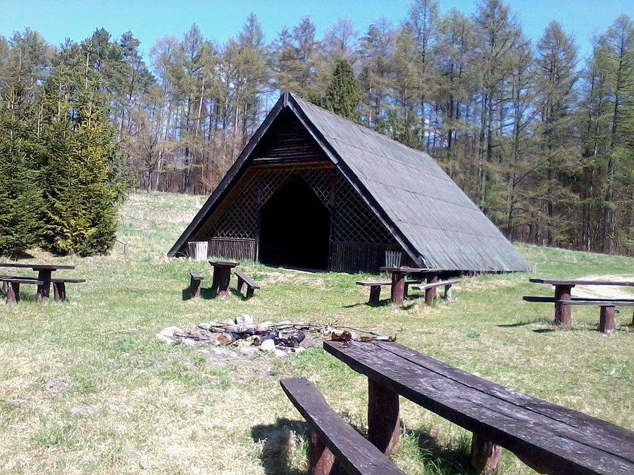 Wiata dla turystów w Brzęczku