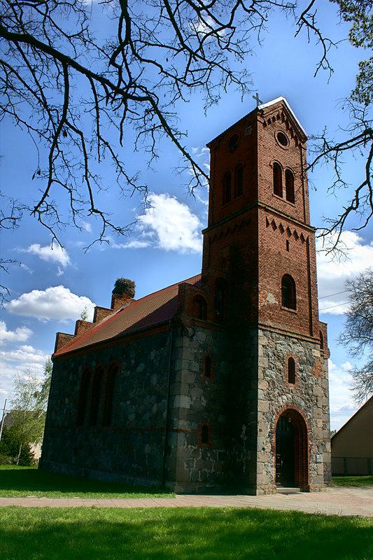 Dawna świątynia protestancka, obecnie katolicka pod wezwaniem Najświętszego Serca Pana Jezusa