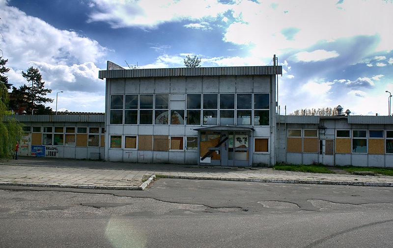 Niewiele mu juz do upadku brakuje