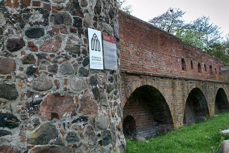 Mury obronne za Basztą Jeńców