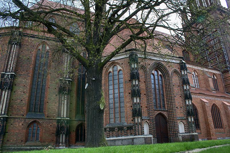 Kolegiata - widok od strony ratusza