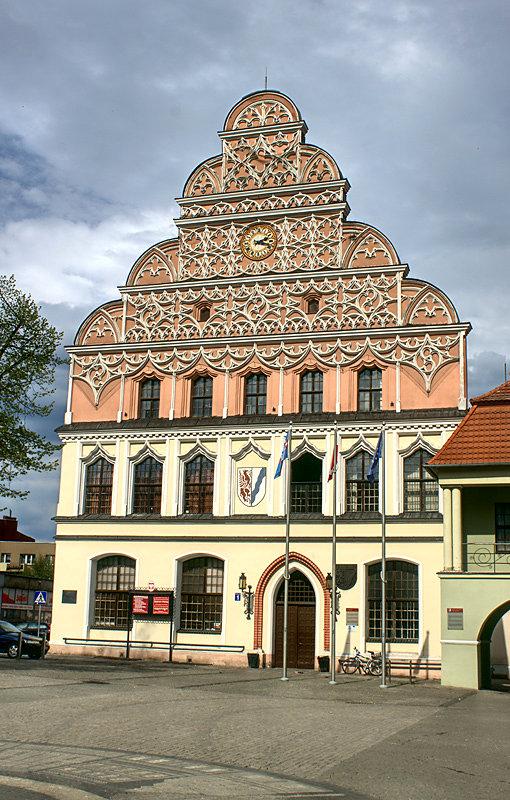 Ratusz - widok z rynku