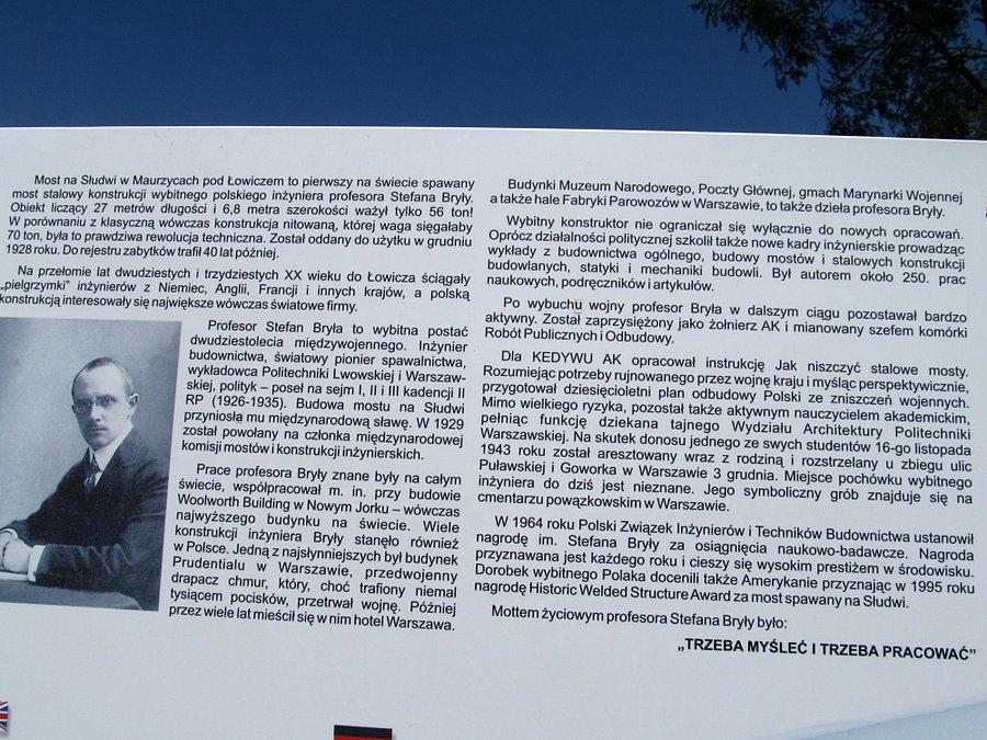 Tablica informacyjna przy moście na Słudwi