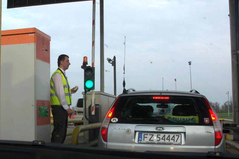 Zautomatyzowany system wydawania biletów na A4 ;P