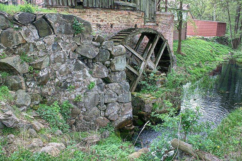 Widok na koło młyńskie