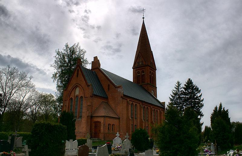 Kościół wzniesiono w 1889 w stylu neogotyckim