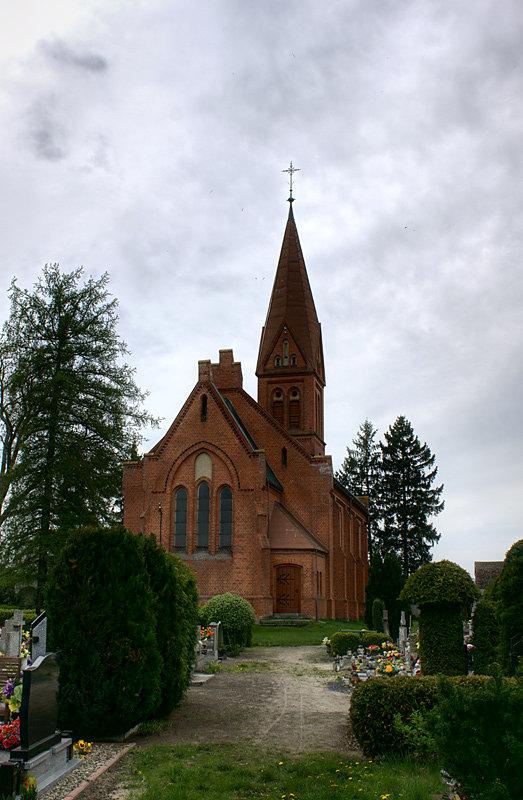 Wykonany został z cegły na rzucie prostokąta