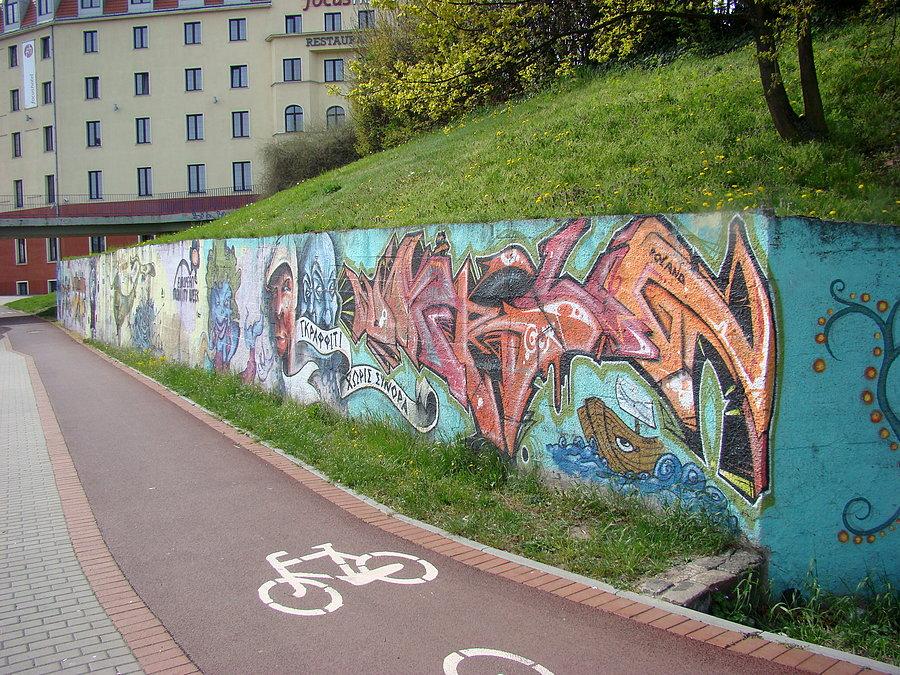 Wycieczka po Szczecinie w poszukiwaniu graffiti i murali. W pobliżu Trasy Zamkowej. 1