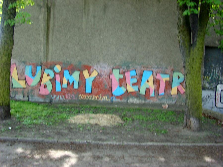 Wycieczka po Szczecinie w poszukiwaniu graffiti i murali. Przy Teatrze Polskim