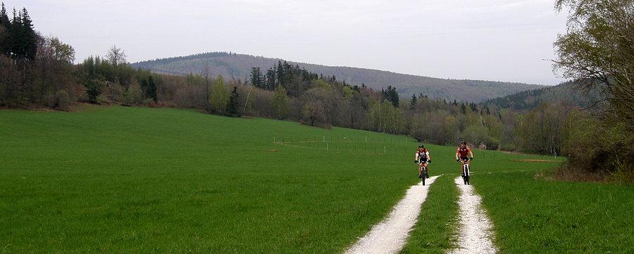 Ładnie tam. Podjazd czerwonym na Przełęcz Gierałtowską