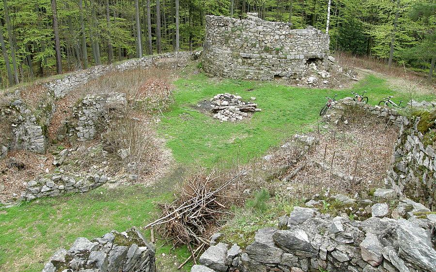 Widok ogólny na dziedziniec zamkowy