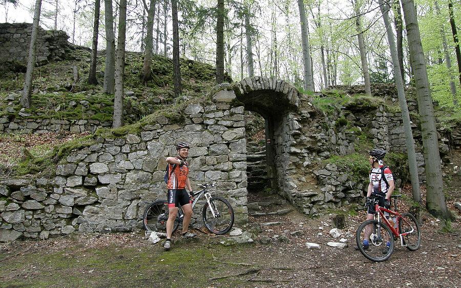 Dotarliśmy do ruin zamku Rychleby