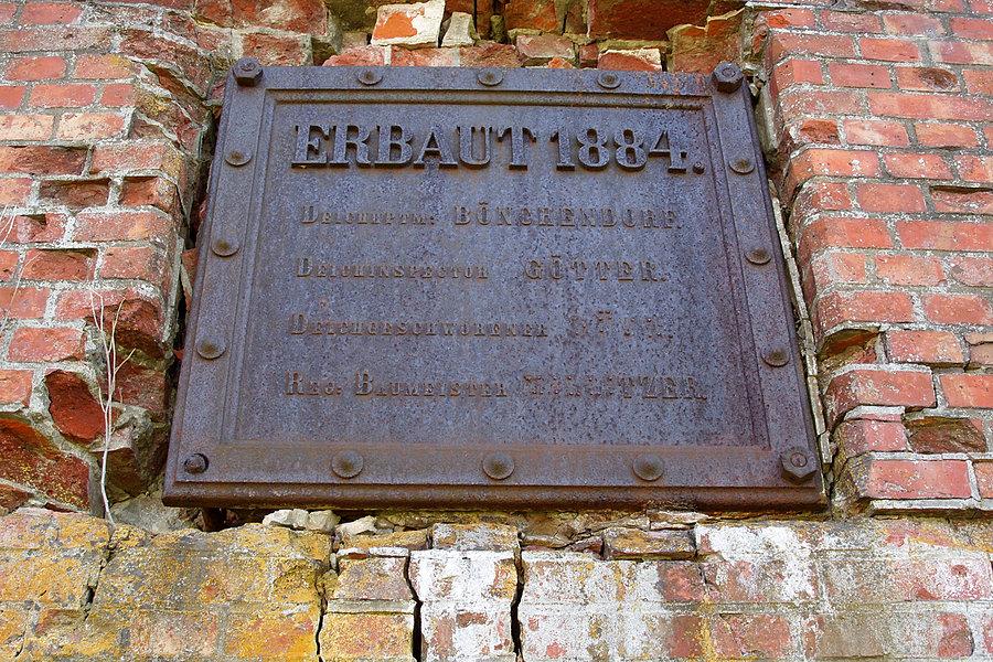 Pozostałości śluzy wodnej z 1884 roku w Marzęcinie