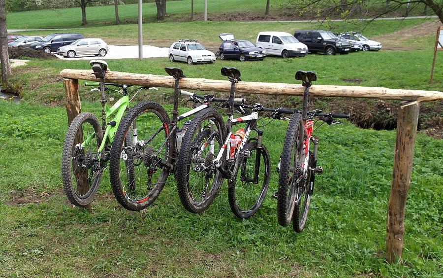 Wypasiony parking dla rasowych MTB :)