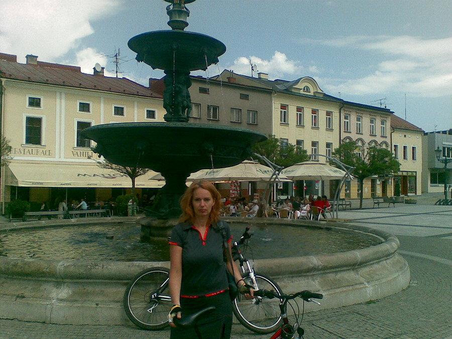 Karvina , przed fontanną