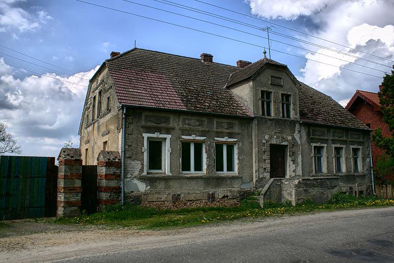 Jeden ze starych budynków w Kunowie