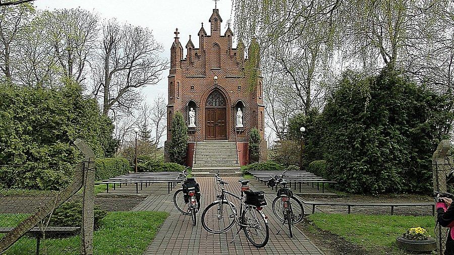 W Osówcu jest też neogotycki grobowiec