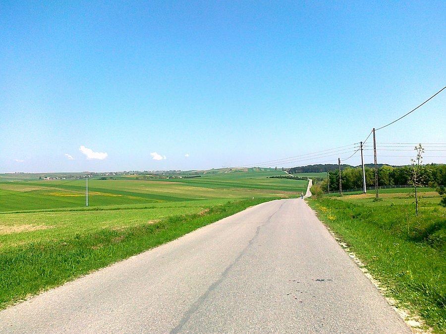 Boczna droga koło Trzyciąża