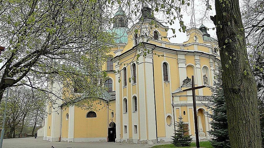 Trzemeszno Kiściól Wniebowzięcia NMP