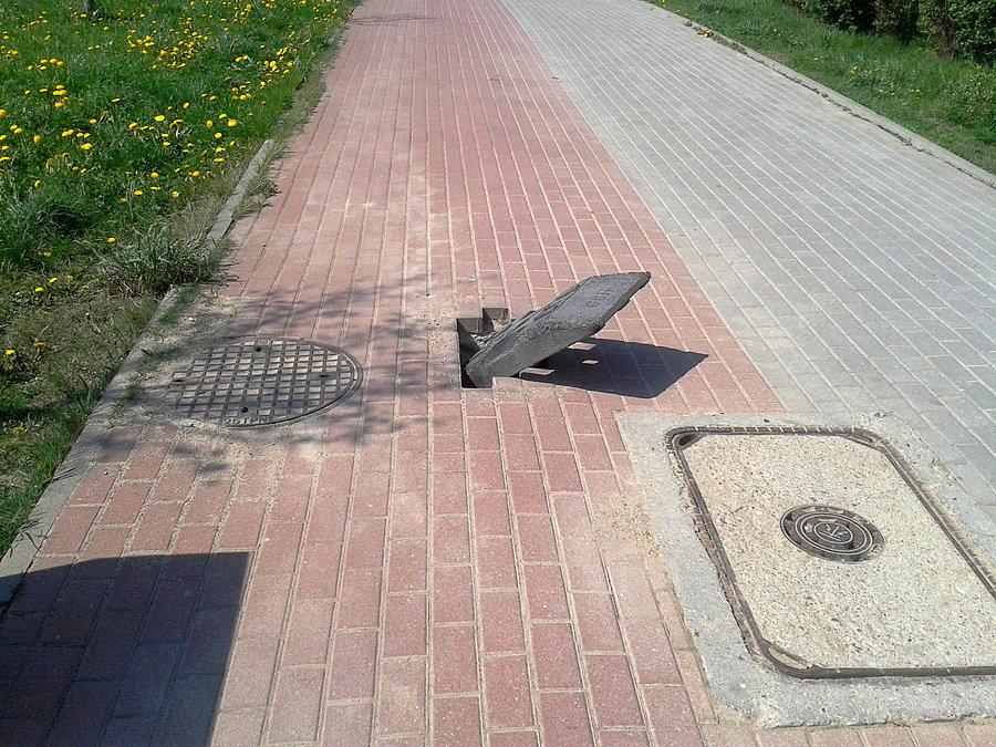 Kolejna dziura w ścieżce rowerowej