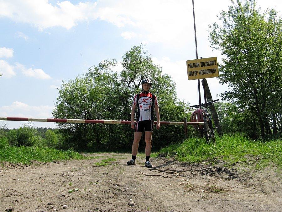 Żółtym szlakiem przez poligon